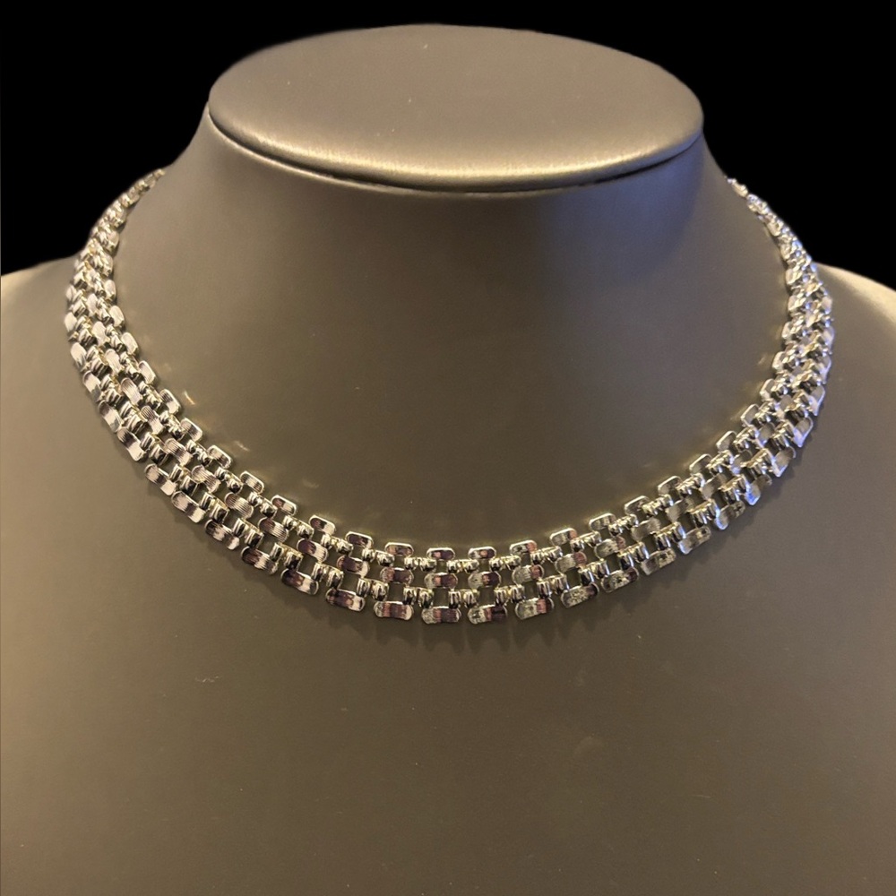 Elegant Vintage Silver-tone Intricate Chain Necklace